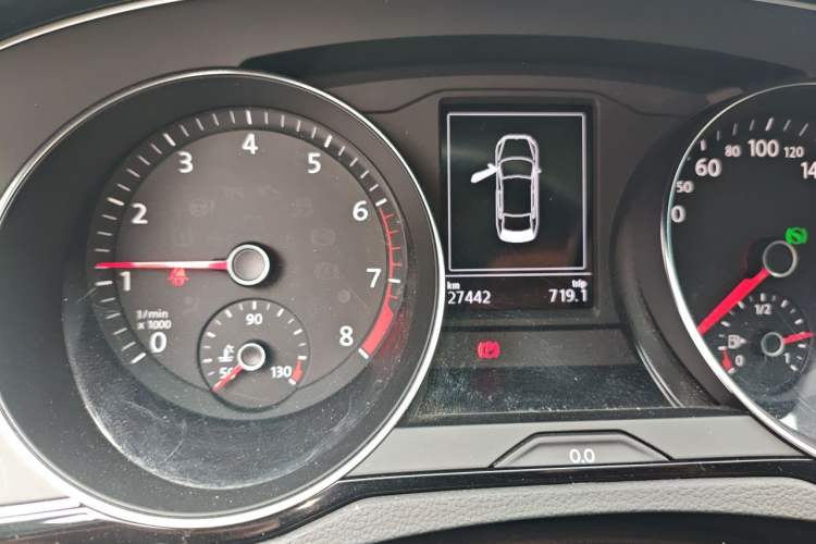 Used Volkswagen Magotan 2019 330TSI DSG Leading Model China VI Standard Odometer Close Up