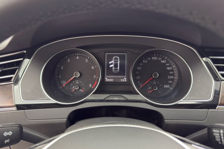 Used Volkswagen Magotan 2019 330TSI DSG Luxury Version China VI Standard Odometer Close Up