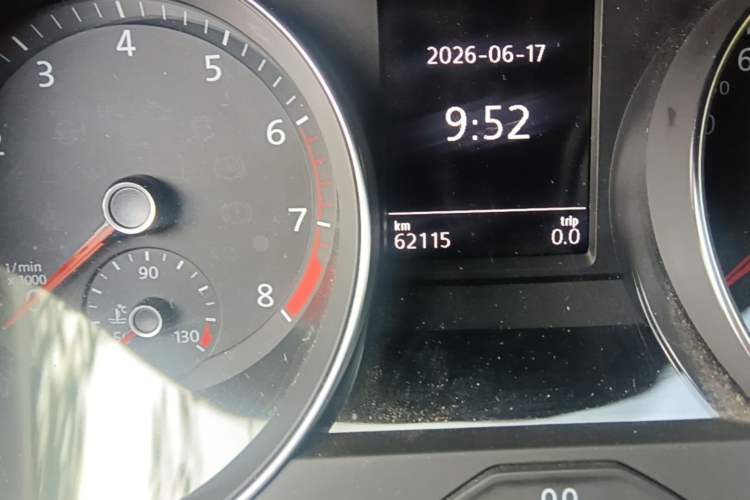 Used Volkswagen Magotan 2019 330TSI DSG Luxury Version China VI Standard Odometer Close Up