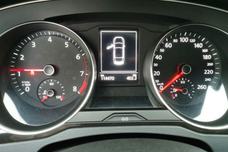 Used Volkswagen Magotan 2019 330TSI DSG Leading Edition China V Standard Odometer Close Up
