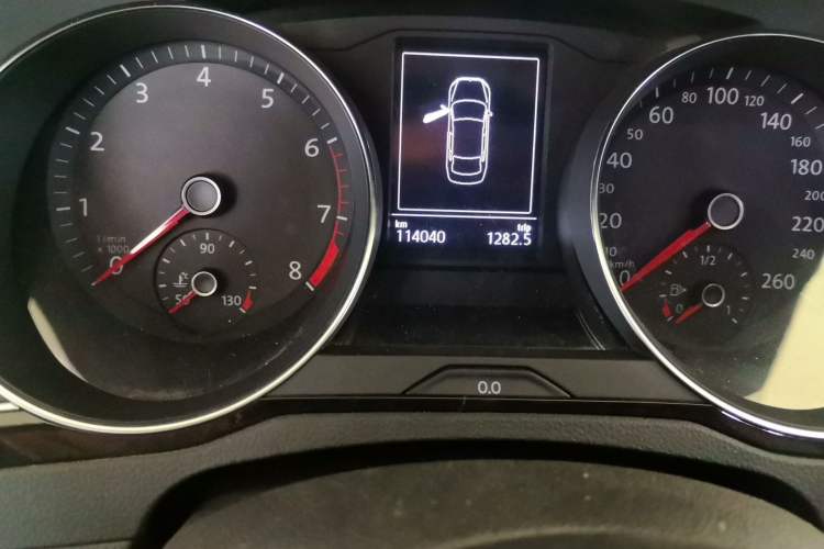 Used Volkswagen Magotan 2019 330TSI DSG Leading Model China VI Standard Odometer Close Up