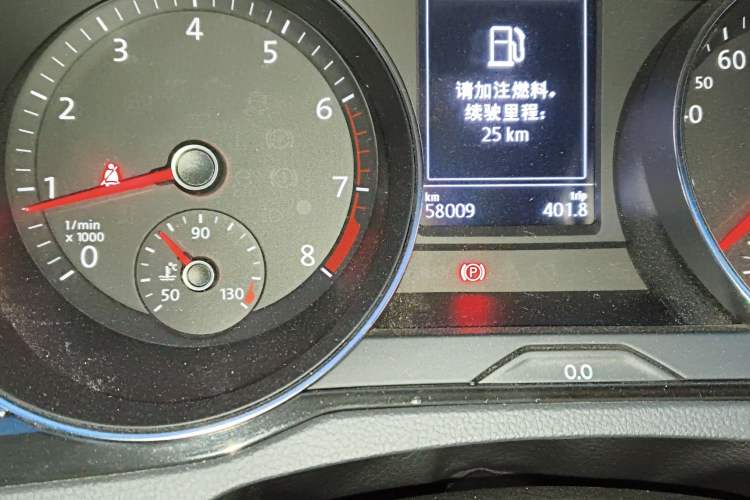 Used Volkswagen Magotan 2019 330TSI DSG Leading Edition China V Standard Odometer Close Up