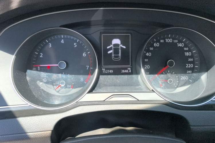 Used Volkswagen Magotan 2019 330TSI DSG Leading Edition China V Standard Odometer Close Up