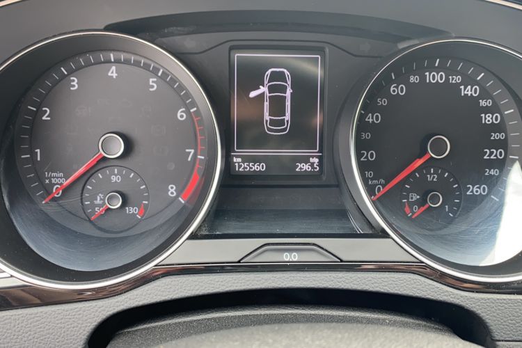 Used Volkswagen Magotan 2019 330TSI DSG Luxury Version China VI Standard Odometer Close Up