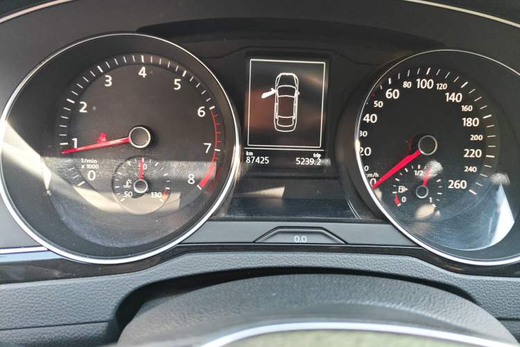 Used Volkswagen Magotan 2019 330TSI DSG Luxury Model China V Standard Odometer Close Up