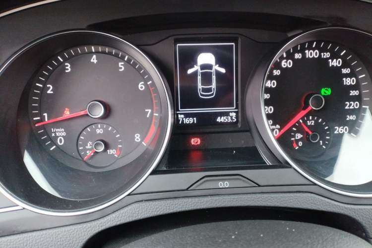 Used Volkswagen Magotan 2019 280TSI DSG Comfort Model China V Standard Odometer Close Up