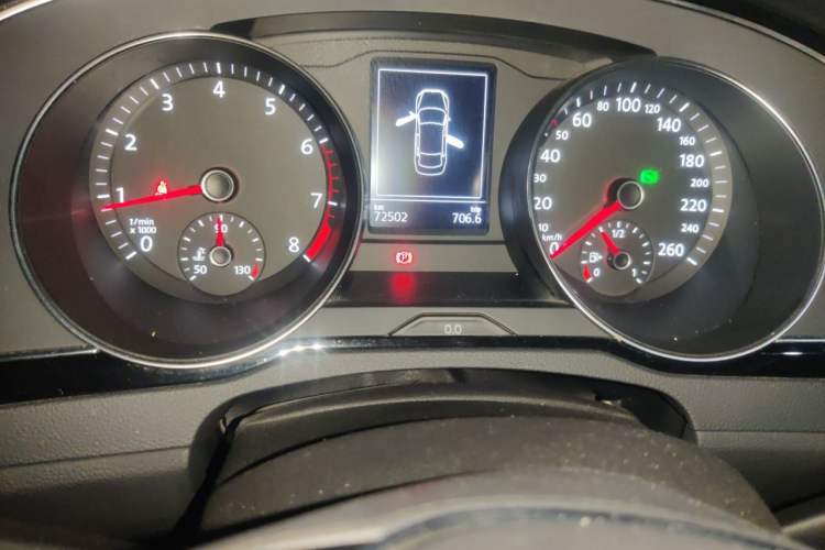 Used Volkswagen Magotan 2019 330TSI DSG Luxury Version China VI Standard Odometer Close Up