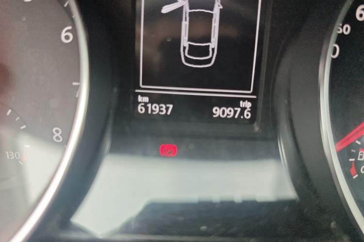 Used Volkswagen Magotan 2019 330TSI DSG Leading Edition China V Standard Odometer Close Up
