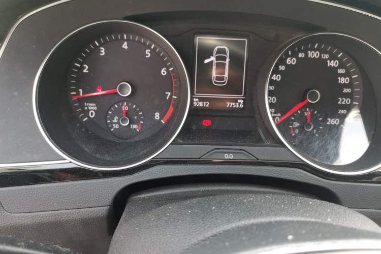 Used Volkswagen Magotan 2019 330TSI DSG Luxury Version China VI Standard Odometer Close Up
