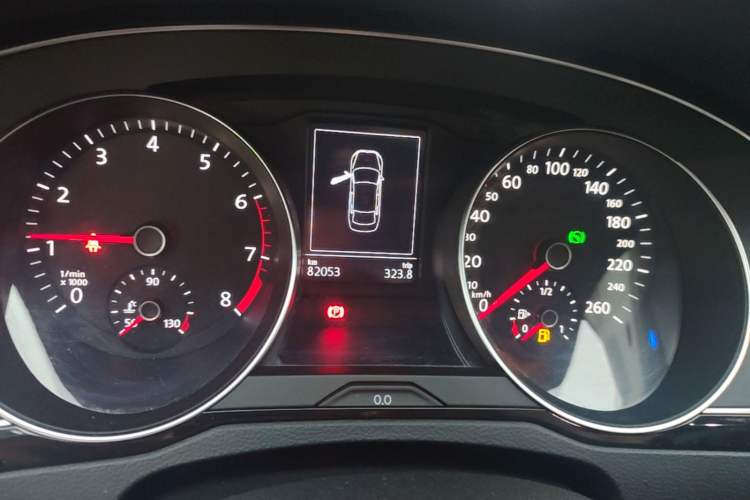 Used Volkswagen Magotan 2019 330TSI DSG Leading Model China VI Standard Odometer Close Up