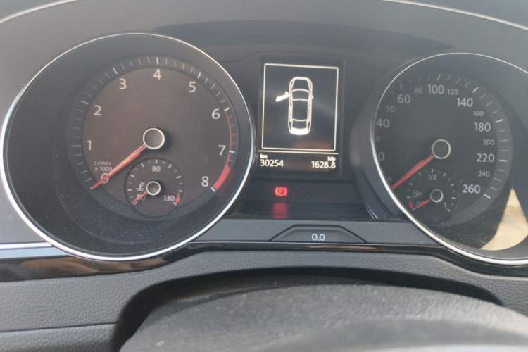 Used Volkswagen Magotan 2019 330TSI DSG Luxury Version China VI Standard Odometer Close Up