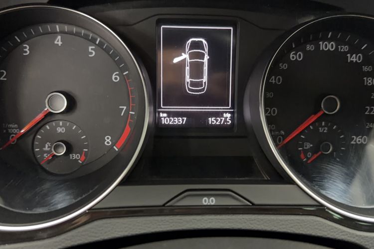 Used Volkswagen Magotan 2019 330TSI DSG Luxury Model China V Standard Odometer Close Up