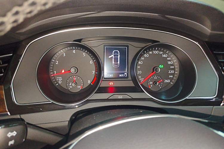 Used Volkswagen Magotan 2019 330TSI DSG Leading Model China VI Standard Odometer Close Up