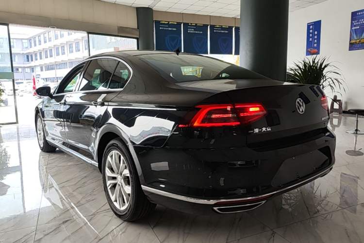 Used Volkswagen Magotan 2019 330TSI DSG Luxury Model China V Standard Rear Left 45 Deg