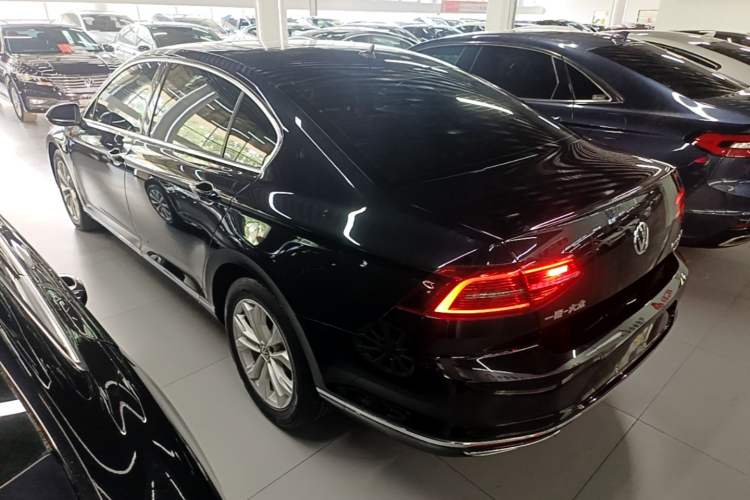 Used Volkswagen Magotan 2019 330TSI DSG Luxury Model China V Standard Rear Left 45 Deg