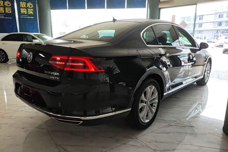 Used Volkswagen Magotan 2019 330TSI DSG Luxury Model China V Standard Rear Right 45 Deg