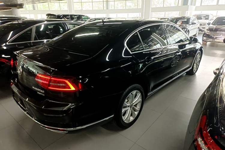 Used Volkswagen Magotan 2019 330TSI DSG Luxury Model China V Standard Rear Right 45 Deg