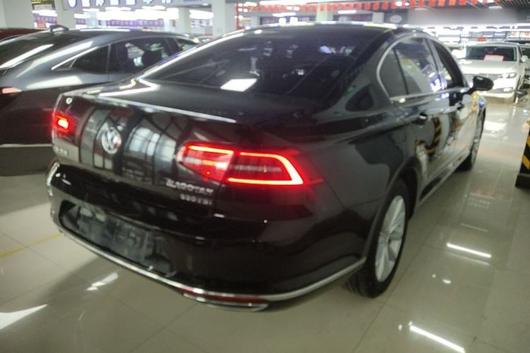Used Volkswagen Magotan 2019 330TSI DSG Leading Edition China V Standard Rear Right 45 Deg