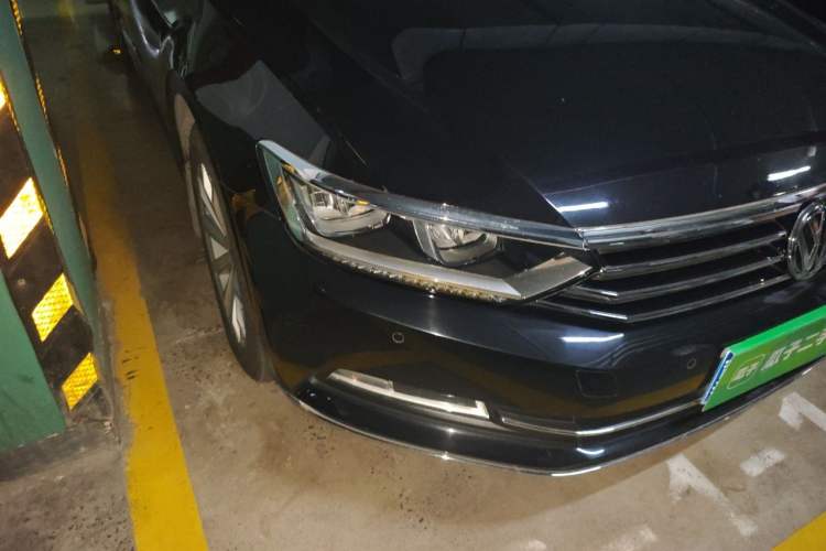 Used Volkswagen Magotan 2019 330TSI DSG Leading Model China VI Standard Right Front Headlight