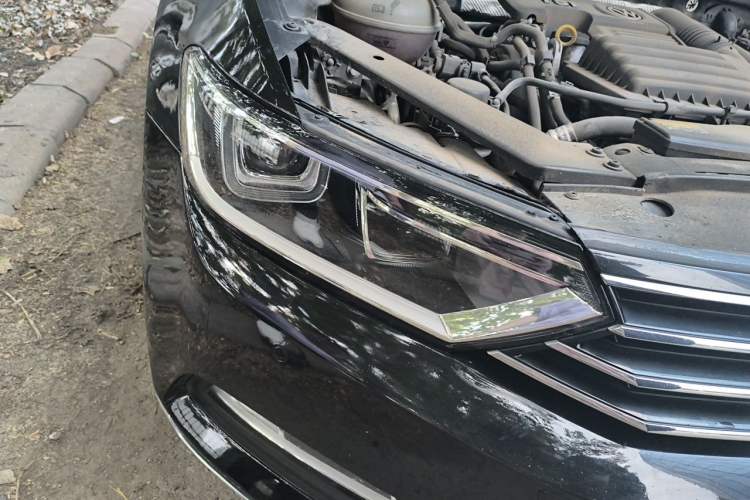 Used Volkswagen Magotan 2019 280TSI DSG Comfort Model China VI Standard Right Front Headlight