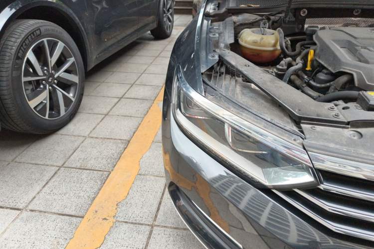 Used Volkswagen Magotan 2019 330TSI DSG Luxury Version China VI Standard Right Front Headlight