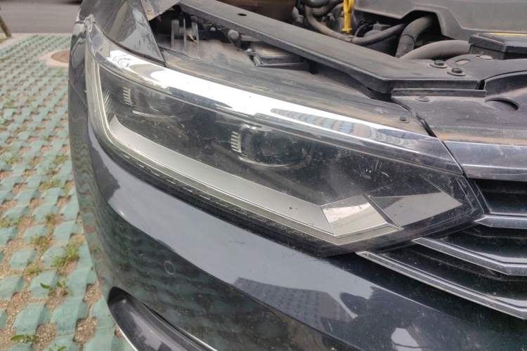 Used Volkswagen Magotan 2019 330TSI DSG Luxury Version China VI Standard Right Front Headlight