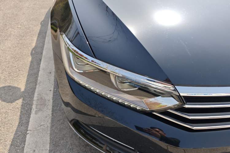 Used Volkswagen Magotan 2019 330TSI DSG Luxury Version China VI Standard Right Front Headlight