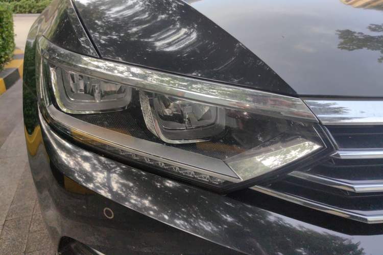 Used Volkswagen Magotan 2019 330TSI DSG Luxury Version China VI Standard Right Front Headlight
