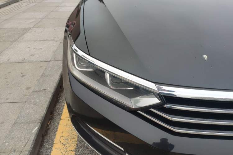 Used Volkswagen Magotan 2019 330TSI DSG Leading Model China VI Standard Right Front Headlight
