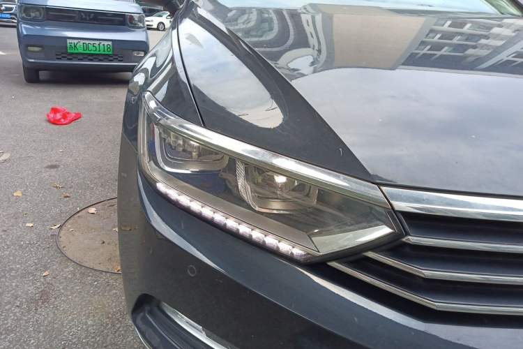 Used Volkswagen Magotan 2019 330TSI DSG Luxury Model China V Standard Right Front Headlight
