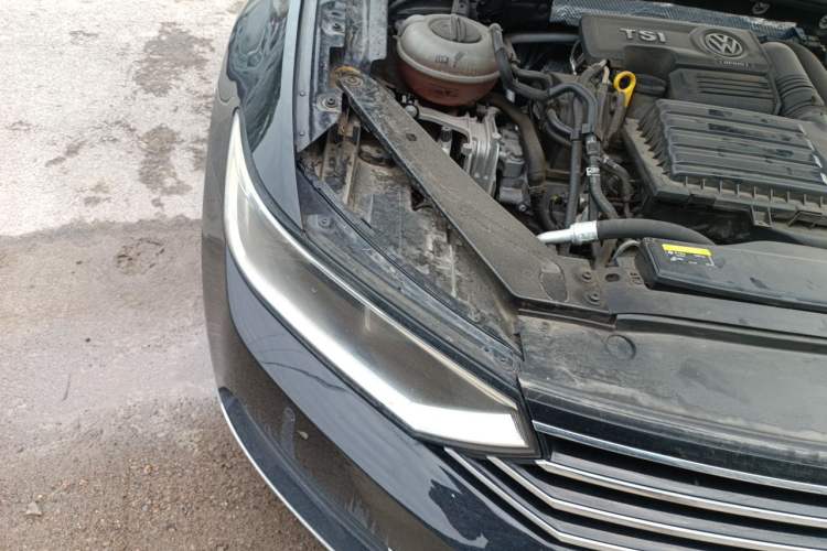 Used Volkswagen Magotan 2019 280TSI DSG Comfort Model China V Standard Right Front Headlight