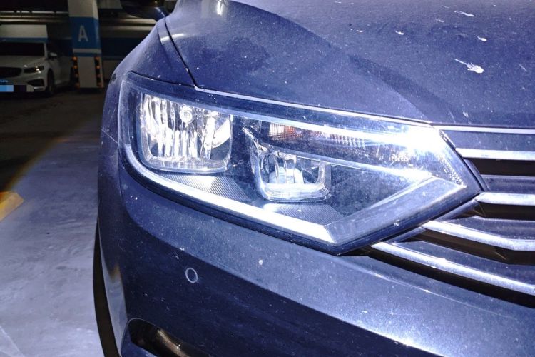 Used Volkswagen Magotan 2019 280TSI DSG Comfort Model China V Standard Right Front Headlight