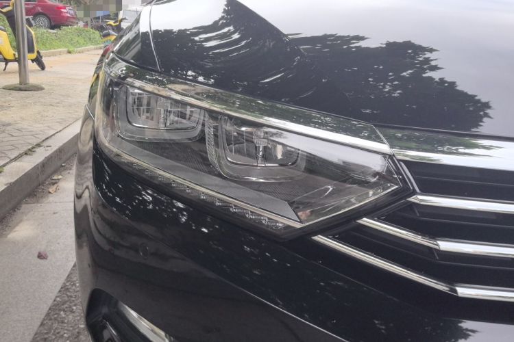 Used Volkswagen Magotan 2019 330TSI DSG Leading Edition China V Standard Right Front Headlight