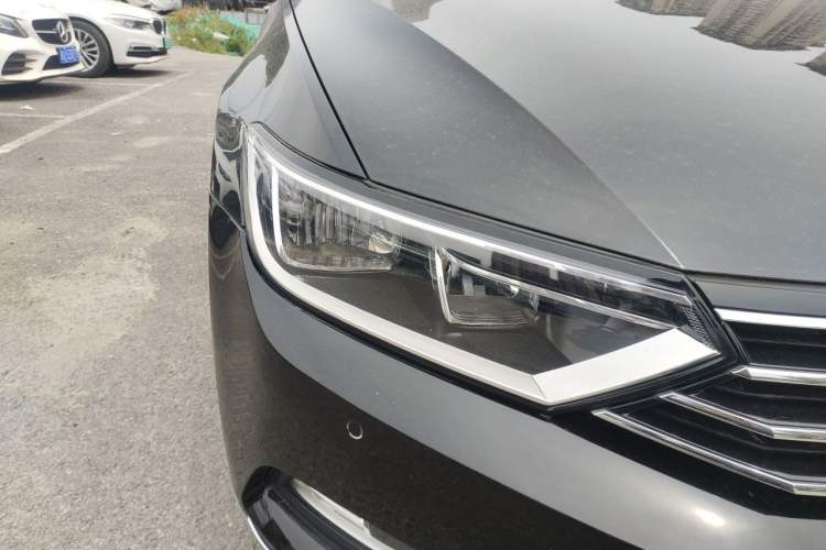 Used Volkswagen Magotan 2019 280TSI DSG Leading Model China V Standard Right Front Headlight