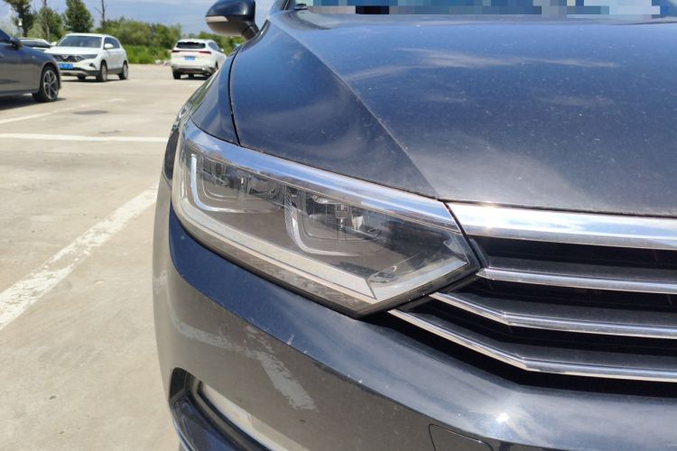Used Volkswagen Magotan 2019 330TSI DSG Luxury Version China VI Standard Right Front Headlight