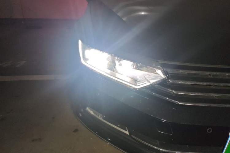 Used Volkswagen Magotan 2019 280TSI DSG Comfort Model China VI Standard Right Front Headlight