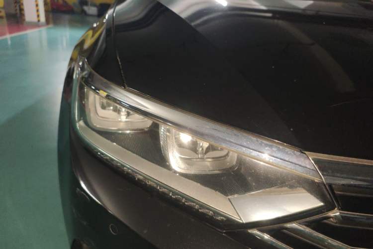 Used Volkswagen Magotan 2019 330TSI DSG Luxury Model China V Standard Right Front Headlight