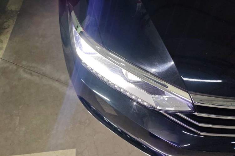 Used Volkswagen Magotan 2019 330TSI DSG Luxury Version China VI Standard Right Front Headlight