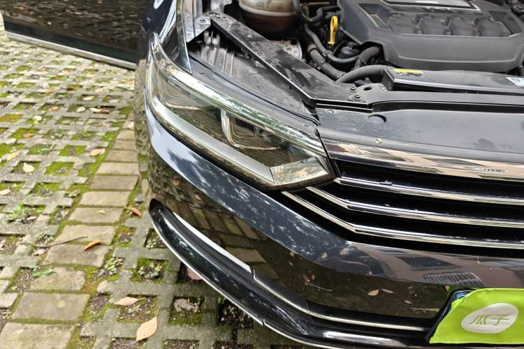 Used Volkswagen Magotan 2019 330TSI DSG Leading Model China VI Standard Right Front Headlight