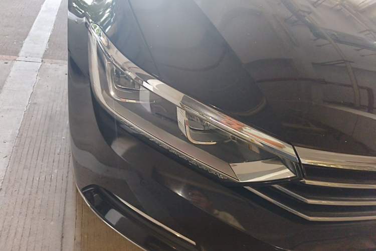 Used Volkswagen Magotan 2019 330TSI DSG Leading Model China VI Standard Right Front Headlight