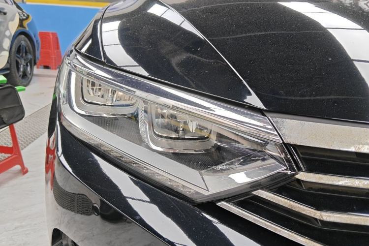 Used Volkswagen Magotan 2019 330TSI DSG Leading Edition China V Standard Right Front Headlight
