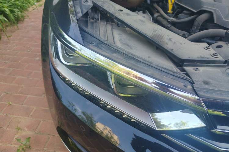 Used Volkswagen Magotan 2019 330TSI DSG Leading Model China VI Standard Right Front Headlight