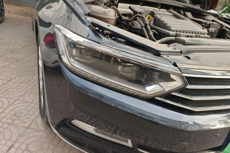 Used Volkswagen Magotan 2019 280TSI DSG Leading Model China V Standard Right Front Headlight