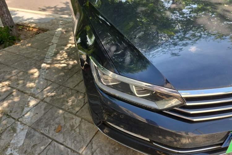 Used Volkswagen Magotan 2019 330TSI DSG Luxury Version China VI Standard Right Front Headlight