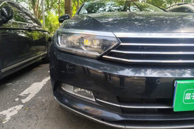 Used Volkswagen Magotan 2019 330TSI DSG Luxury Version China VI Standard Right Front Headlight