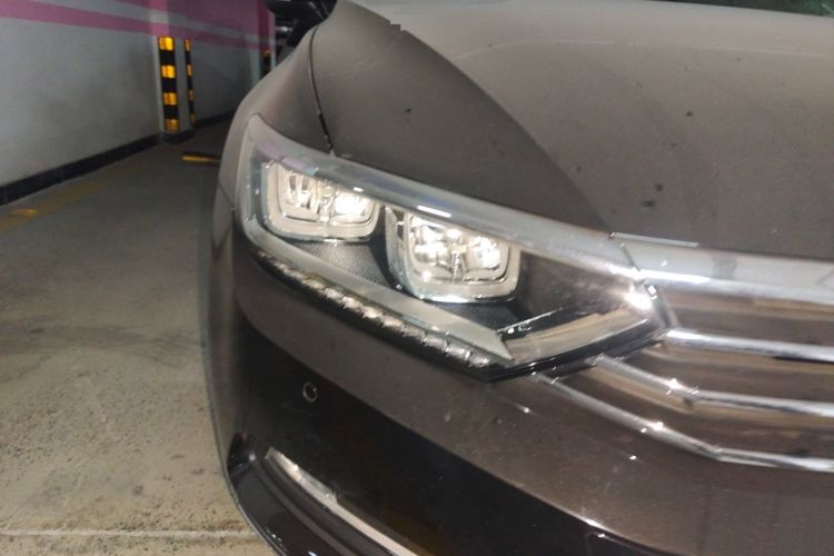 Used Volkswagen Magotan 2019 330TSI DSG Leading Model China VI Standard Right Front Headlight