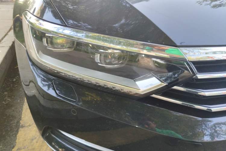 Used Volkswagen Magotan 2019 380TSI DSG Prestige Model China V Standard Right Front Headlight