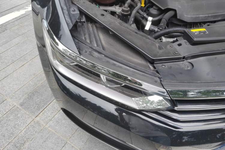 Used Volkswagen Magotan 2019 330TSI DSG Luxury Version China VI Standard Right Front Headlight