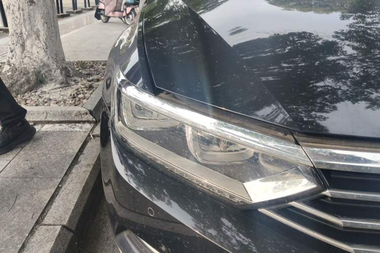 Used Volkswagen Magotan 2019 330TSI DSG Leading Edition China V Standard Right Front Headlight