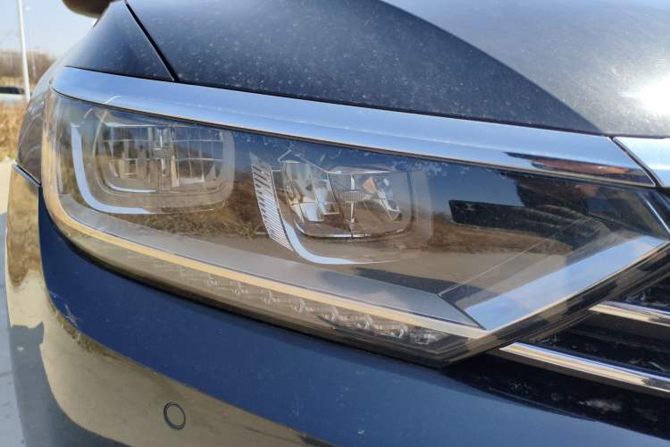 Used Volkswagen Magotan 2019 330TSI DSG Luxury Model China V Standard Right Front Headlight